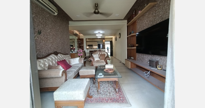 2.5 BHK Fully Furnished, Interior done up flat for lease in Emerald Isle